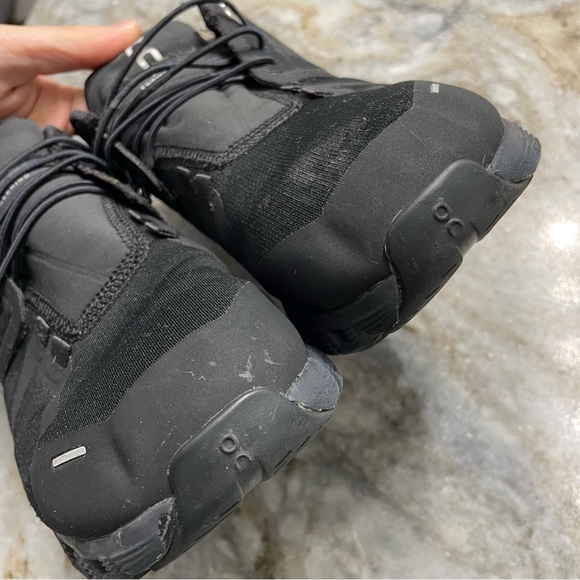 ON Cloud 5 Waterproof Running Shoe (Women) ALL BLACK SIZE 7 (59.98838) - Picture 8 of 12